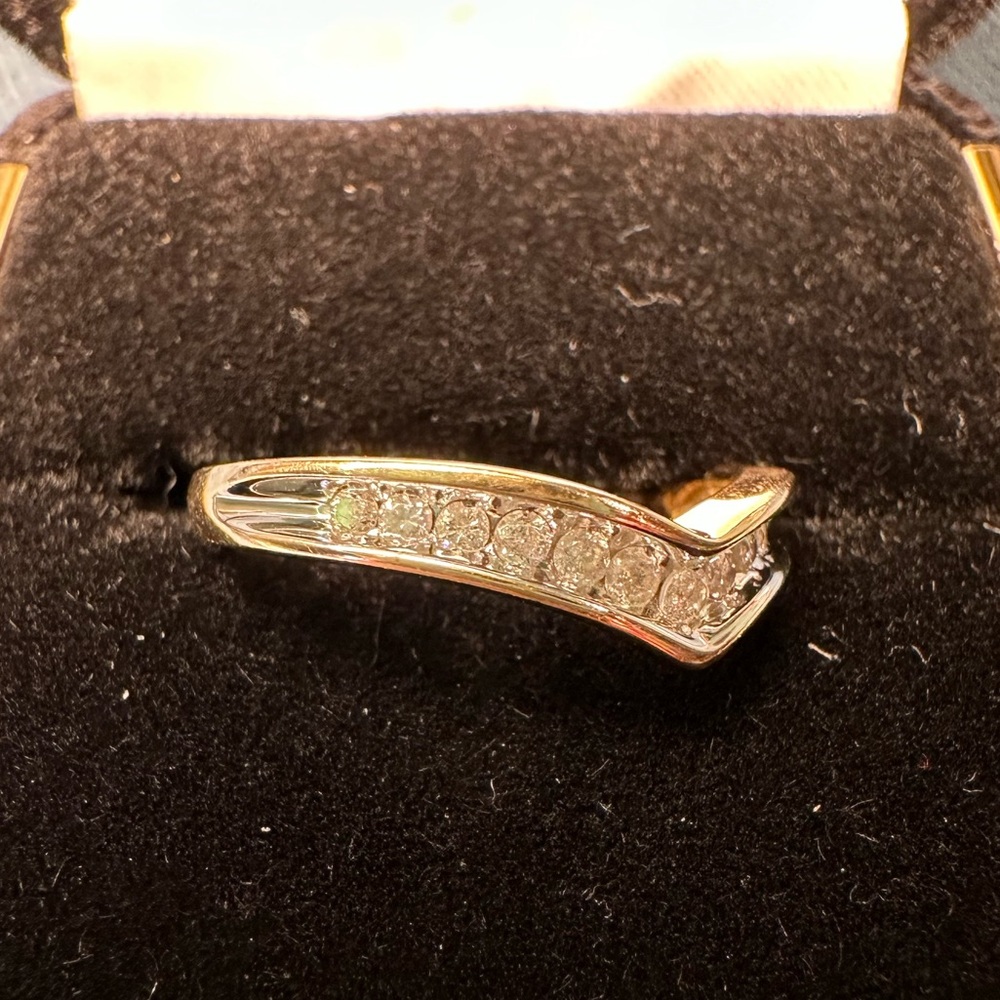 Diamond Chevron Ring- 10K Gold - Picture 5 of 13